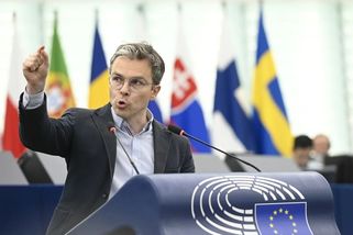 Fosilní nostalgie nahrává Putinovi. Evropa dělá stejnou chybu jako Trump, burcuje poslanec